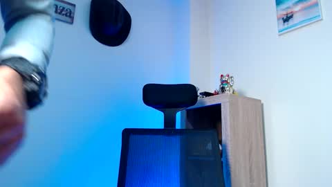 Esteban Fernandez online show from 02-12-26, 03:34