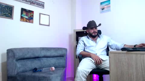 Snapshot of esteban_fer chatting on 04-18-26, 06:39 Esteban Fernandez online show from 04-18-26, 06:39