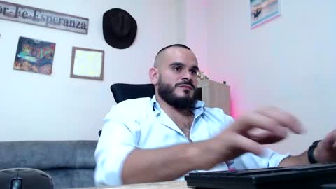 Esteban Fernandez online show from 06-18-26, 09:19