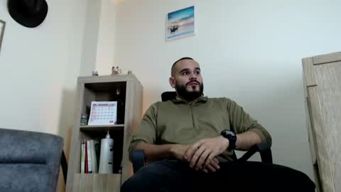Esteban Fernandez online show from 06-19-26, 12:31