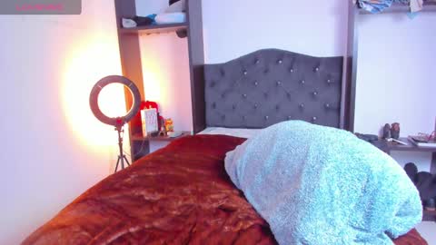 Snapshot of esteban_stud chatting on 12-19-24, 10:21 ESTEBAN online show from 12-19-24, 10:21