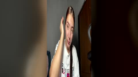 Snapshot of estefa1 chatting on 06-17-26, 08:06 estefa1 online show from 06-17-26, 08:06