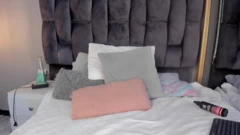 estefania__gomez online show from 02-17-25, 12:43