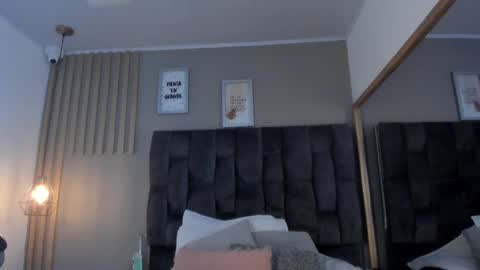 estefania__gomez online show from 02-19-25, 08:10