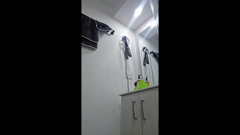 Snapshot of estefanii_r chatting on 01-13-26, 01:27 Estefanii R online show from 01-13-26, 01:27