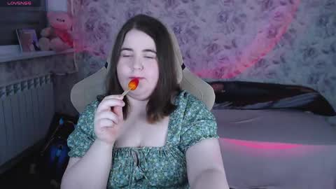 Snapshot of estelle_hicks chatting on 05-20-26, 07:20 estelle_hicks online show from 05-20-26, 07:20