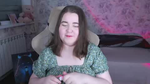 Snapshot of estelle_hicks chatting on 05-30-26, 07:00 estelle_hicks online show from 05-30-26, 07:00