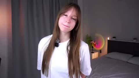 Snapshot of estellemarston chatting on 07-20-26, 05:48 Lily online show from 07-20-26, 05:48