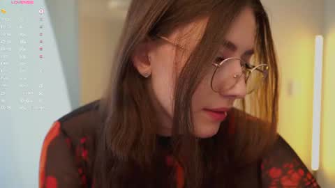 Snapshot of ester_hill chatting on 06-20-26, 04:04 Ester online show from 06-20-26, 04:04