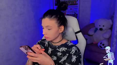 Ester online show from 02-04-25, 11:49