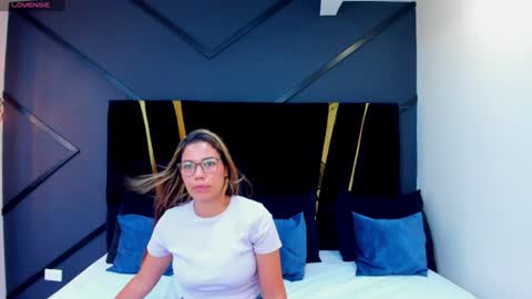 esther_xo online show from 06-25-26, 03:28