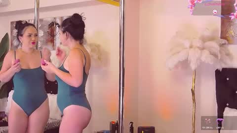 Esthera   online show from 11-24-25, 05:18