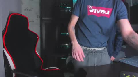 LOUIS online show from 11-16-25, 01:44