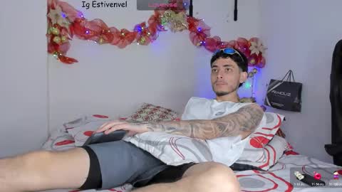 estivenvel online show from 11-21-25, 05:33