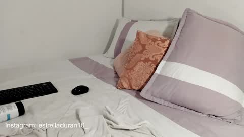 Snapshot of estrella_duran chatting on 01-31-25, 01:43 Estrellita online show from 01-31-25, 01:43