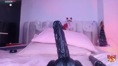 Estrella online show from 12-04-25, 01:42