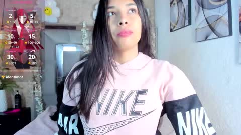 Snapshot of estrellaa_11 chatting on 03-15-26, 12:44 estrellaa_11 online show from 03-15-26, 12:44