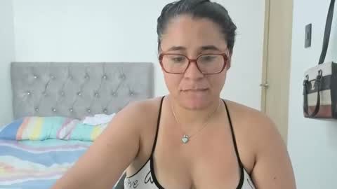 Snapshot of estrellajunior chatting on 05-18-26, 12:44 estrellajunior online show from 05-18-26, 12:44