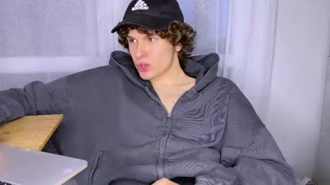 Alex online show from 05-06-26, 05:51