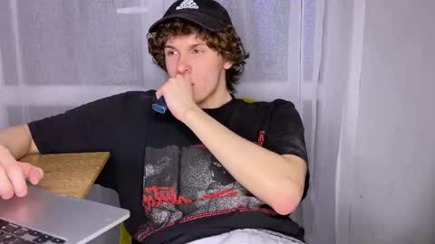 Alex online show from 05-10-26, 06:35