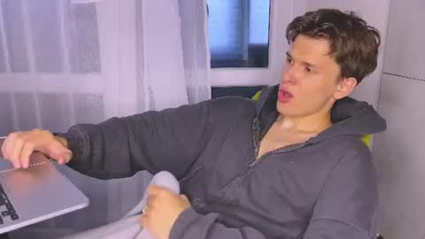 Snapshot of estremecerse chatting on 07-04-26, 05:30 Alex online show from 07-04-26, 05:30