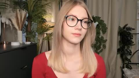 Natalie online show from 10-12-25, 05:50