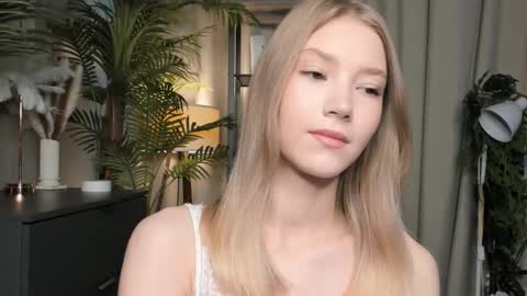 Natalie online show from 10-26-25, 05:57