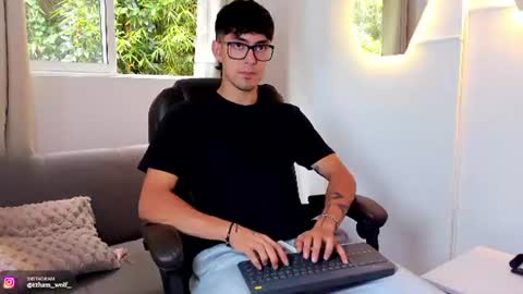 etham_wolf1 online show from 06-11-26, 06:50