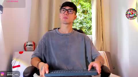etham_wolf1 online show from 06-17-26, 05:47