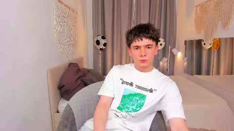 Snapshot of ethan_crowe chatting on 07-09-26, 03:38 Ethan online show from 07-09-26, 03:38