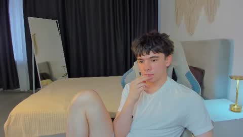Snapshot of ethan_crowe chatting on 07-22-26, 03:59 Ethan online show from 07-22-26, 03:59