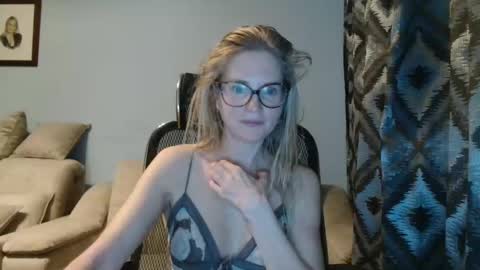 eva2323 online show from 01-18-25, 03:20