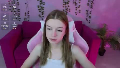 Snapshot of eva__thompson chatting on 06-15-26, 12:57 Eva online show from 06-15-26, 12:57