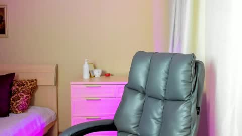 Eva online show from 05-14-26, 01:56