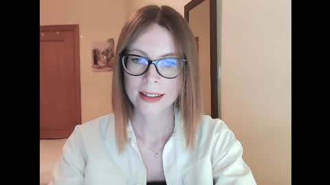 Snapshot of eva_cutesmile chatting on 04-24-26, 06:54 Eva online show from 04-24-26, 06:54