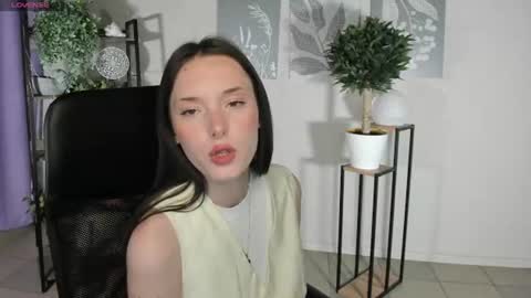 Snapshot of eva_leeee chatting on 06-18-26, 09:14 Eva online show from 06-18-26, 09:14