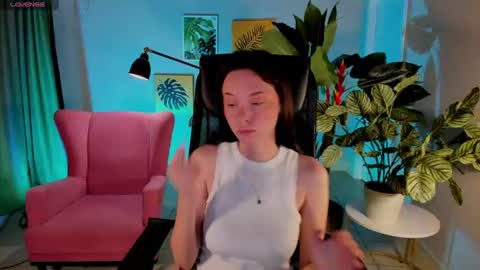 Snapshot of eva_leeee chatting on 06-20-26, 06:27 Eva online show from 06-20-26, 06:27
