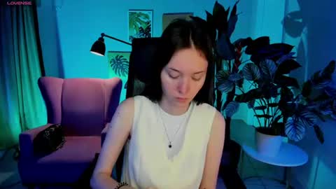 Snapshot of eva_leeee chatting on 06-21-26, 05:10 Eva online show from 06-21-26, 05:10
