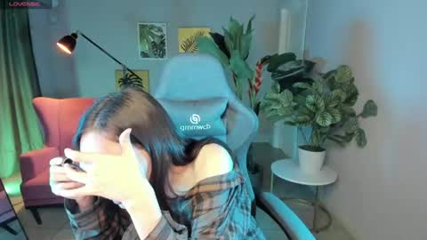 Snapshot of eva_leeee chatting on 06-29-26, 10:15 Eva online show from 06-29-26, 10:15