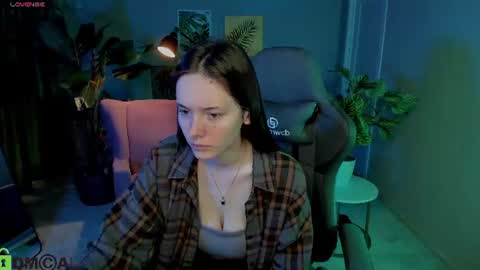 Snapshot of eva_leeee chatting on 07-16-26, 05:13 Eva online show from 07-16-26, 05:13