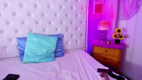 Snapshot of eva_loretti chatting on 01-17-25, 09:28 online show from 01-17-25, 09:28