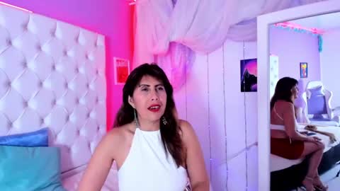 Snapshot of eva_loretti chatting on 01-23-25, 06:49 online show from 01-23-25, 06:49