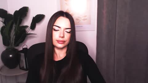 Eva online show from 12-19-25, 04:03