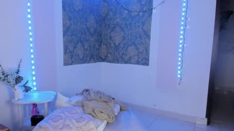 Eva  online show from 04-04-26, 09:40