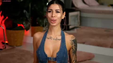 Eva  online show from 11-15-25, 07:16