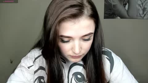 Snapshot of evaamillerr chatting on 01-09-25, 10:20 Eva online show from 01-09-25, 10:20