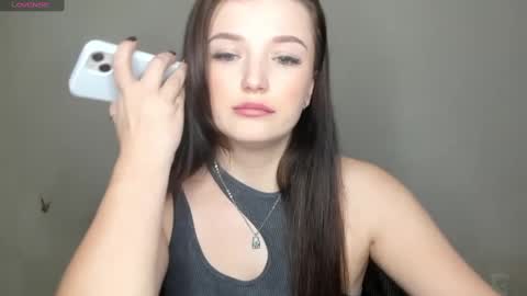 Snapshot of evaamillerr chatting on 01-28-25, 10:45 Eva online show from 01-28-25, 10:45