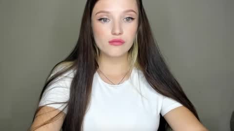 Snapshot of evaamillerr chatting on 09-23-25, 10:40 Eva online show from 09-23-25, 10:40