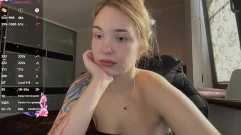 Snapshot of evacarter1 chatting on 10-19-25, 08:04 evacarter1 online show from 10-19-25, 08:04