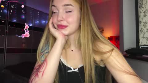 Snapshot of evacarter1 chatting on 11-15-25, 12:45 evacarter1 online show from 11-15-25, 12:45